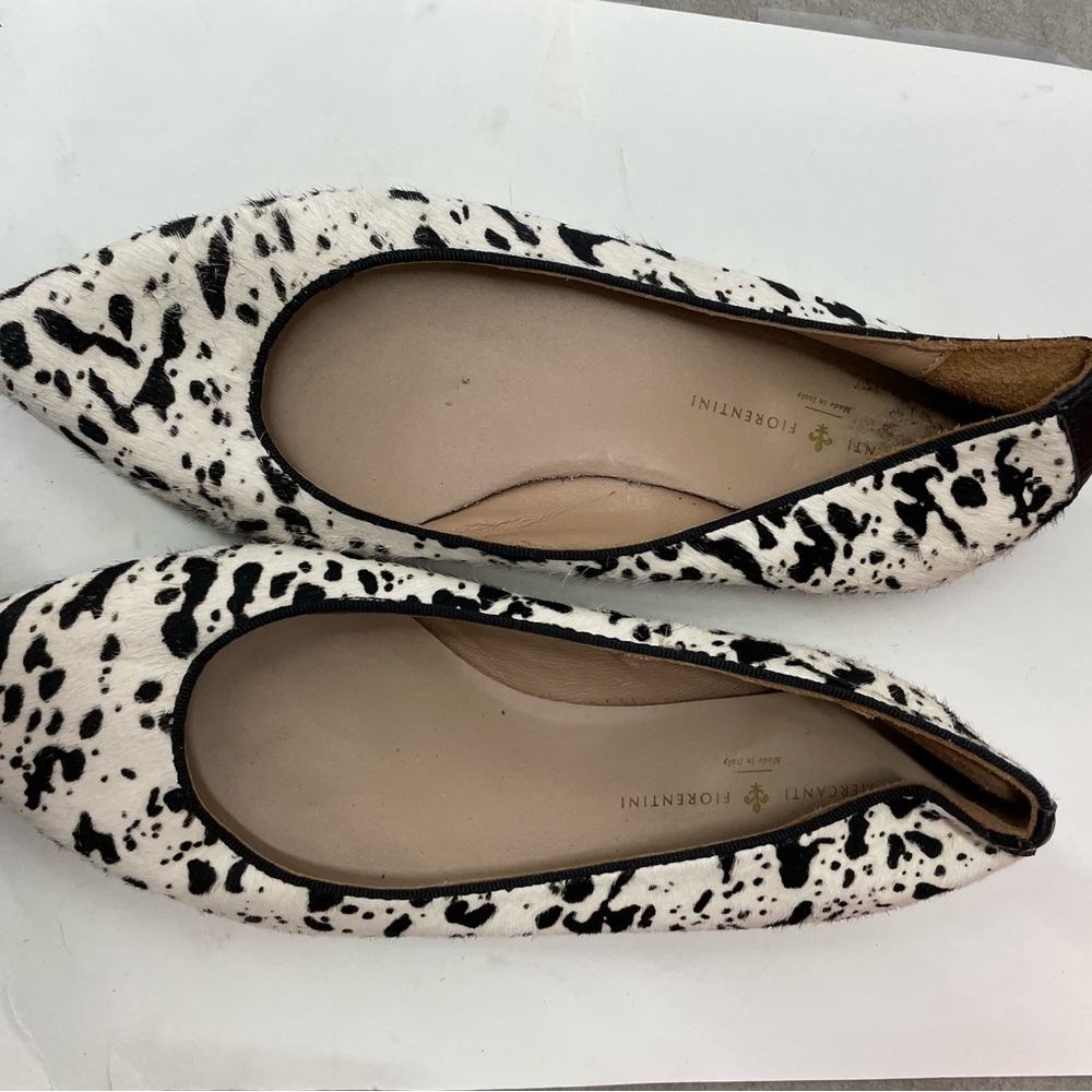 Mercanti Florentini Women’s White and Black Flats Size 7